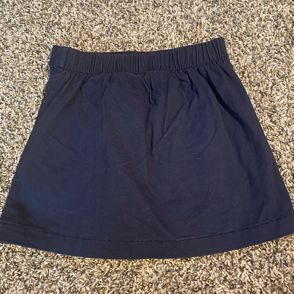 Old navy “uniform” skort sz 8(M) smoke free home - Picture 2 of 6
